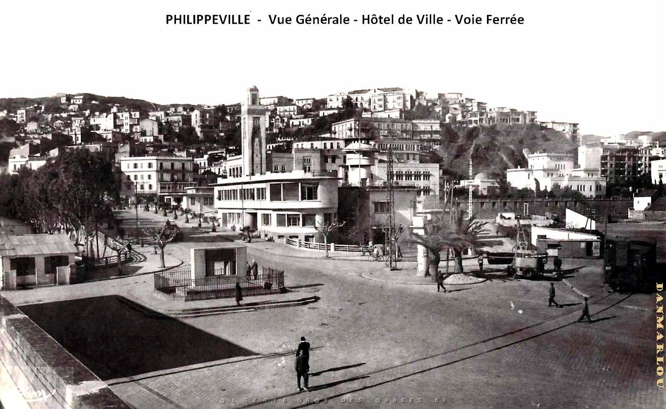 Philippeville - Hotel de Ville - Voie ferree.jpg